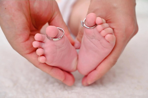 宝应县宝宝发烧手心比额头烫